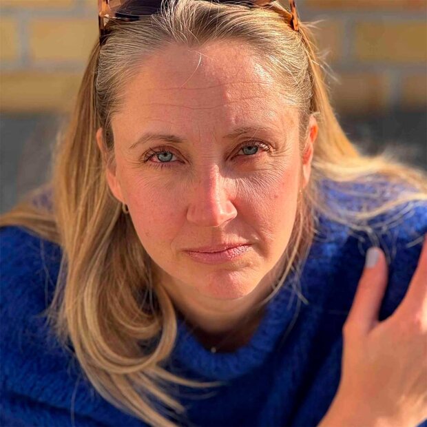 COFFEE BEANIES - IDA KNIT SHORT SLEEVE FLUFFY | COBOLT BLUE