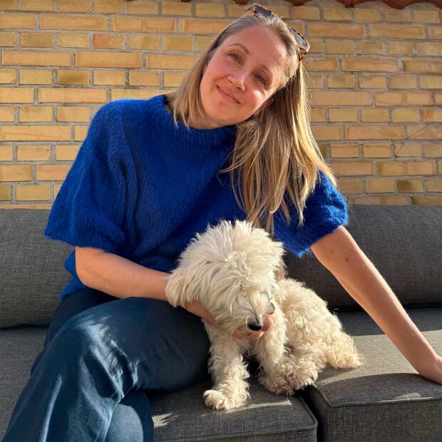 COFFEE BEANIES - IDA KNIT SHORT SLEEVE FLUFFY | COBOLT BLUE