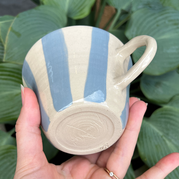 STINEMEI KERAMIK - KOP M/HANK - BLÅ STRIB