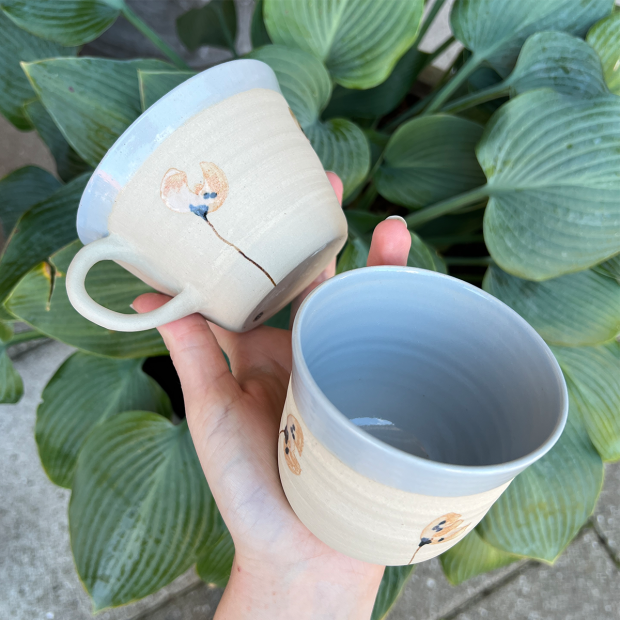 STINEMEI KERAMIK - KOP M/HANK - BLÅ VALMUE