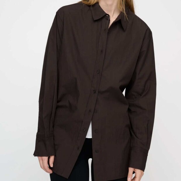 MOSHI MOSHI MIND - CLEAN POPLIN SKJORTE | DARK BROWN