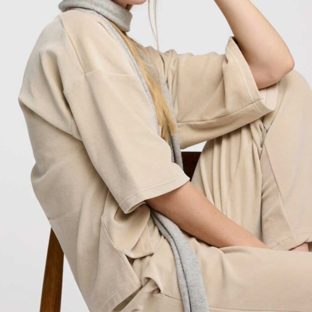 MOSHI MOSHI MIND - TULIP VELVET TOP | PURE BEIGE