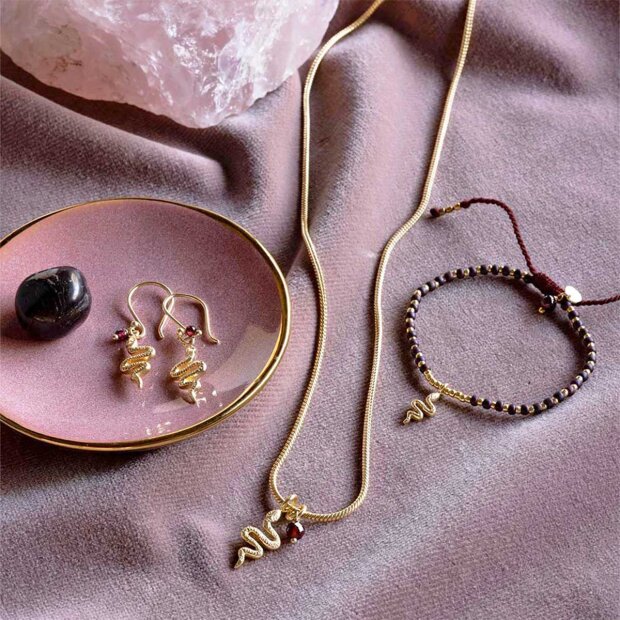 A BEAUTIFUL STORY - IMAGINE GARNET NECKLACE