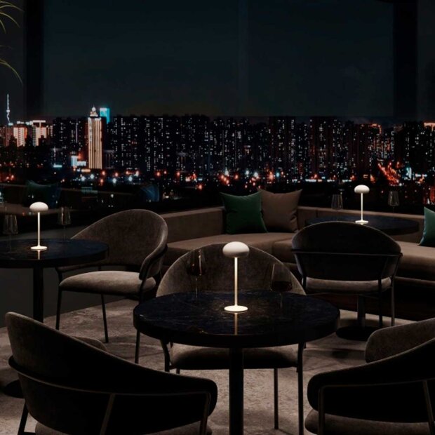 SOMPEX - PEBBLE GENOPLADELIG BORDLAMPE | SAND