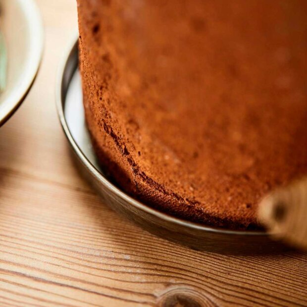 IB LAURSEN - LYSBAKKE MED KANT | MESSINGFARVET