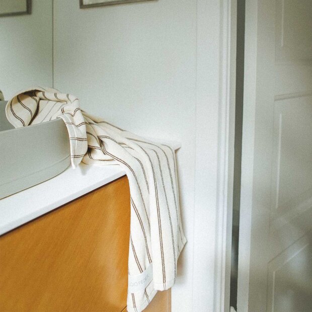 STUDIO FEDER - UNA HÅNDKLÆDE | BROWN RAIN