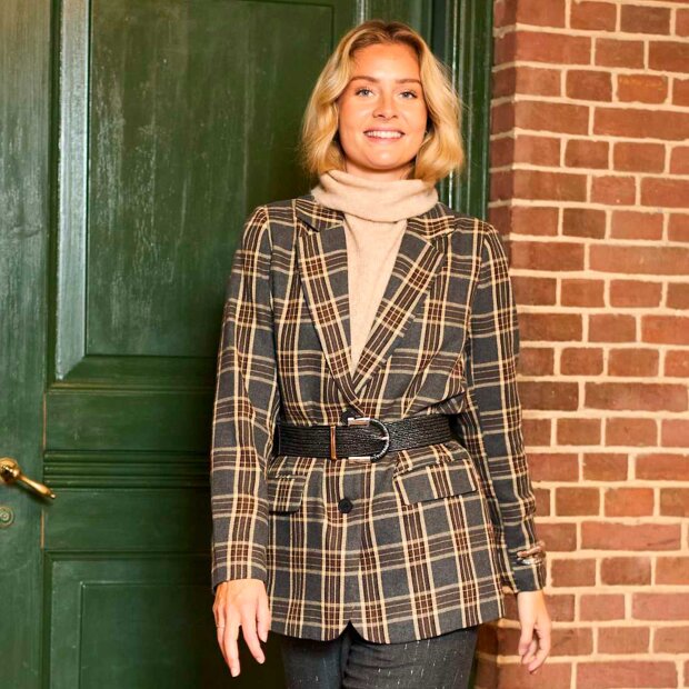 BLACK COLOUR - DELL ROLL NECK KNIT VEST | NATURAL