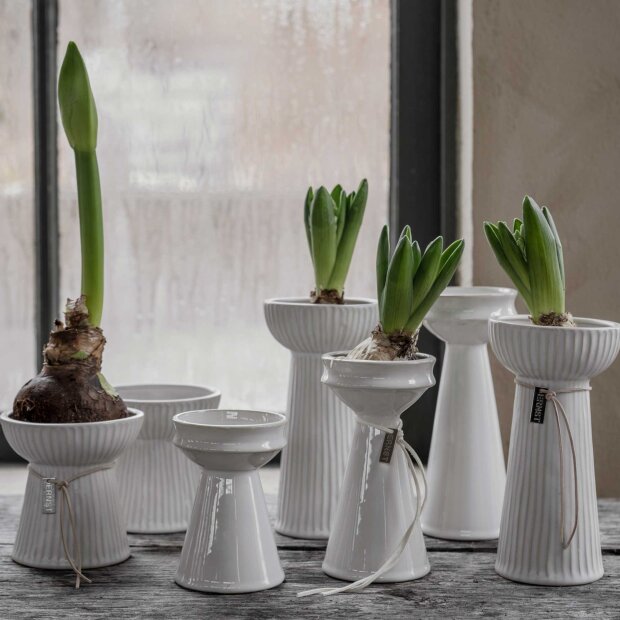 ERNST - LØGVASE RIFLET I HVID 10X19 CM