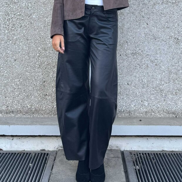 DEPECHE - BOEL BARELL PANTS | BLACK