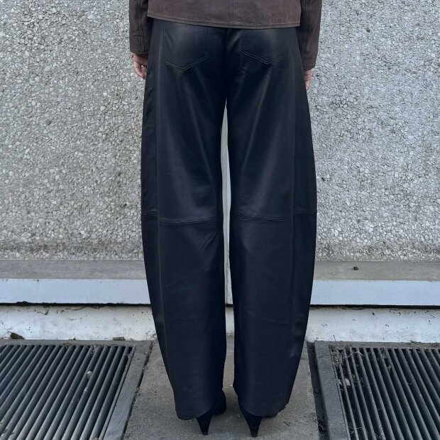 DEPECHE - BOEL BARELL PANTS | BLACK