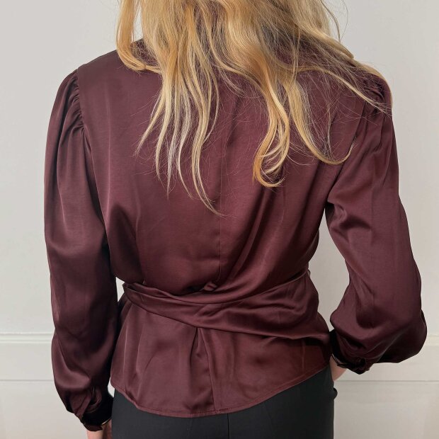 CONTINUE COPENHAGEN - ROSEANNE SOLID BLOUSE | BORDAUX