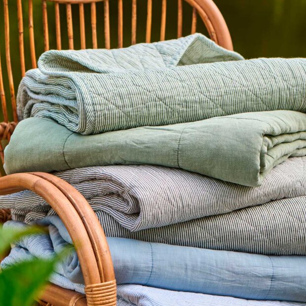 IB LAURSEN - QUILT 130X180 | HVID/STØVGRØN