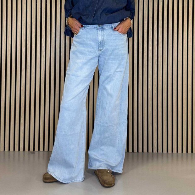 CABANA LIVING - JULIETTA JEANS | LIGHT DENIM