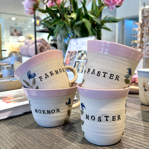 STINEMEI KERAMIK - PERSONLIG KOP | FASTER/ROSA/BLÅ BLOMST