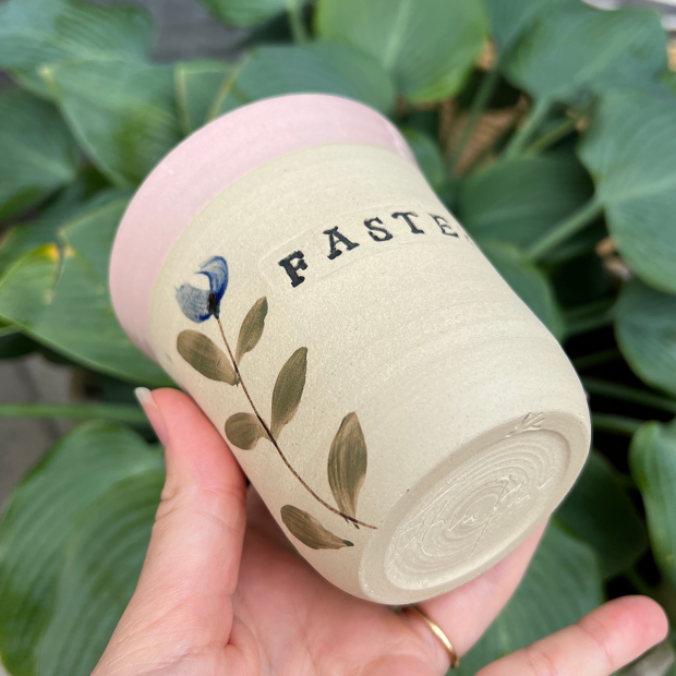 STINEMEI KERAMIK - PERSONLIG KOP | FASTER/ROSA/BLÅ BLOMST