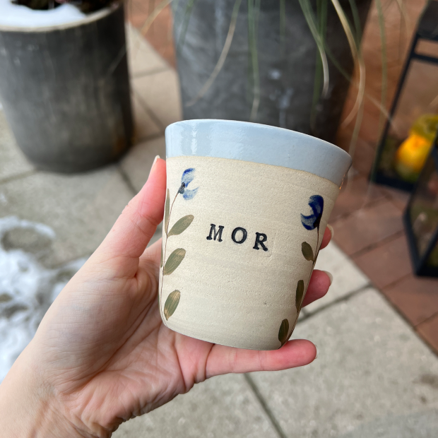 STINEMEI KERAMIK - PERSONLIG KOP | MOR/BLÅ/BLÅ BLOMST