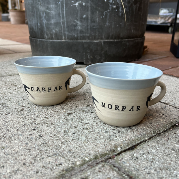 STINEMEI KERAMIK - PERSONLIG KOP M/HANK | MORFAR/BLÅ/SVALE