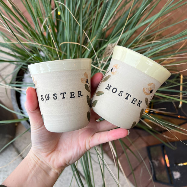 STINEMEI KERAMIK - PERSONLIG KOP | MOSTER/GUL/MILD BLOMST