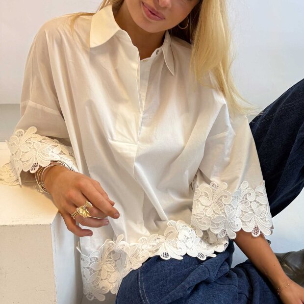 CONTINUE COPENHAGEN - KLARA EMBROIDERY BLOUSE | WHITE