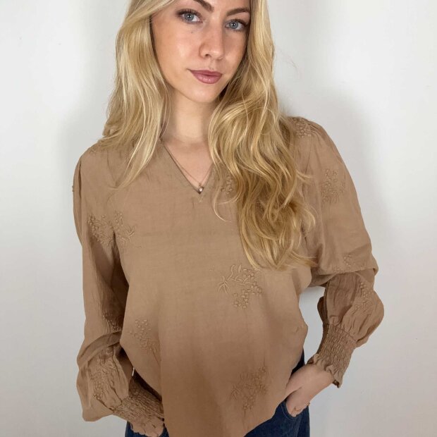 CONTINUE COPENHAGEN - EMMA BLOUSE | NOUGAT
