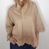 CONTINUE COPENHAGEN - KLARA EMBROIDERY BLOUSE | SAND CONTINUE COPENHAGEN - KLARA EMBROIDERY BLOUSE | SAND