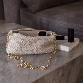 BY LOHN - KNITTED CLUTCH CROSSBODY CHAIN | BEIGE MELANGE