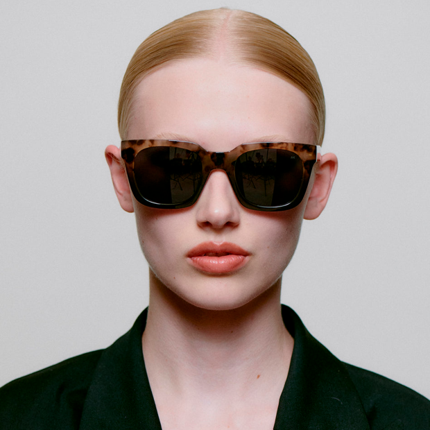 A. KJÆRBEDE - NANCY SOLBRILLER | COQUINA/GREY TRANSPARENT