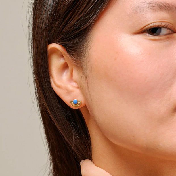 ENAMEL COPENHAGEN - SOLEIL STUD FORGYLDT | CORNFLOWER