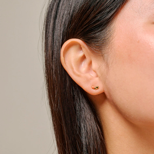 ENAMEL COPENHAGEN - STUDS NARA FORGYLDT | LIGHT CORAL