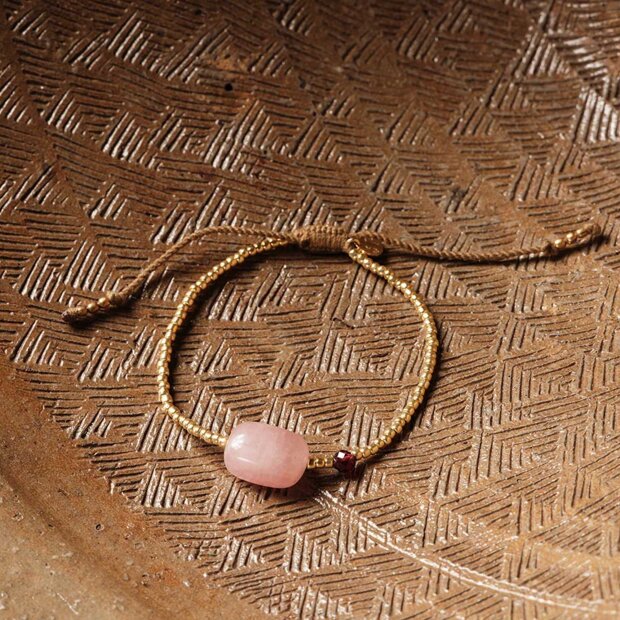 A BEAUTIFUL STORY - SURPRISE ROSE QUARTZ GARNET BRACELET