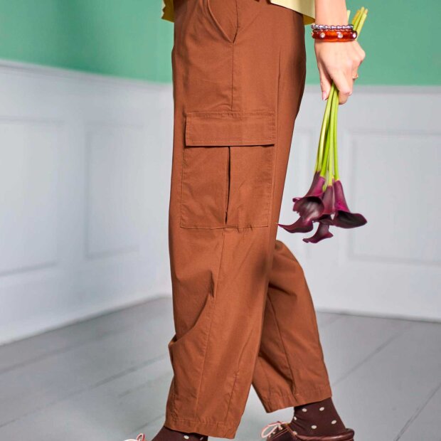 BLACK COLOUR - DAVINA BARREL CARGO PANT | HAZELNUT BROWN