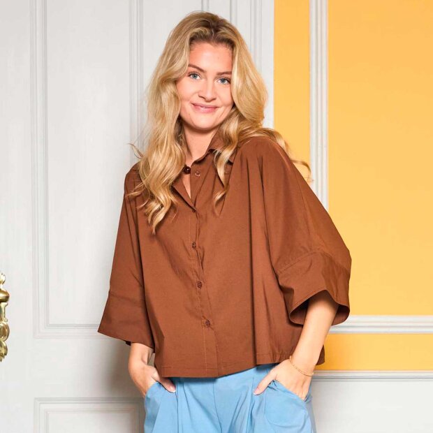 BLACK COLOUR - DAVINA LOOSE SHIRT | HAZELNUT BROWN