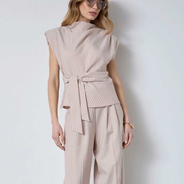 CO COUTURE - SALVIE PLEAT TOP | BONE