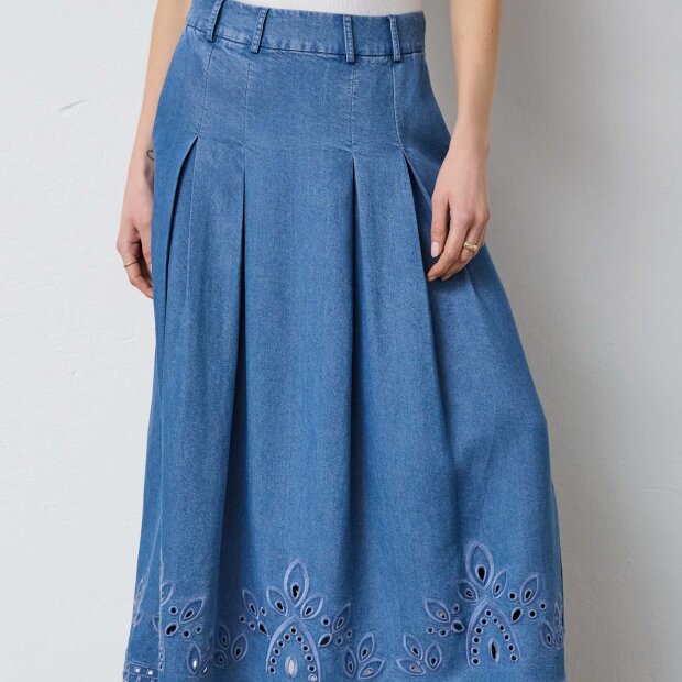 CO COUTURE - TILLY PLEAT EMB SKIRT | DENIM BLUE