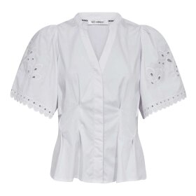 CO COUTURE - POPPY EMB SS V-SHIRT | WHITE