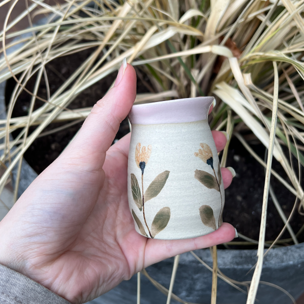 STINEMEI KERAMIK - LILLE VASE | ROSA / MILD BLOMST