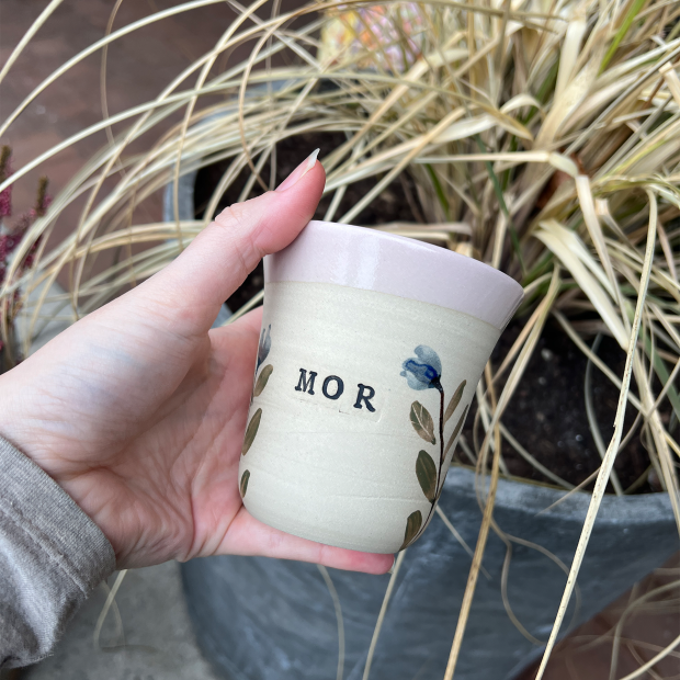 STINEMEI KERAMIK - PERSONLIG KOP | MOR/ROSA/BLÅ BLOMST