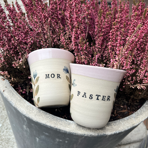 STINEMEI KERAMIK - PERSONLIG KOP | MOR/ROSA/BLÅ BLOMST