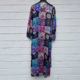 MICHALA WIESNECK - LOLA KJOLE