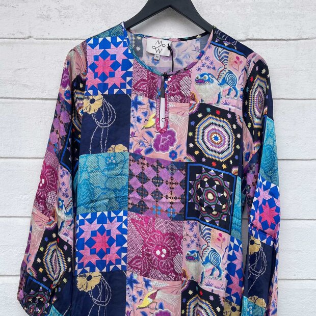 MICHALA WIESNECK - LOLA KJOLE