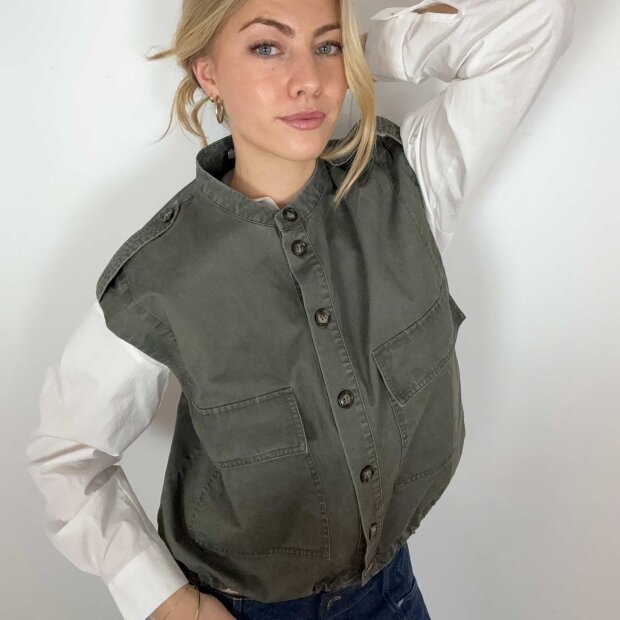 CONTINUE COPENHAGEN - CARRIE VEST | ARMY