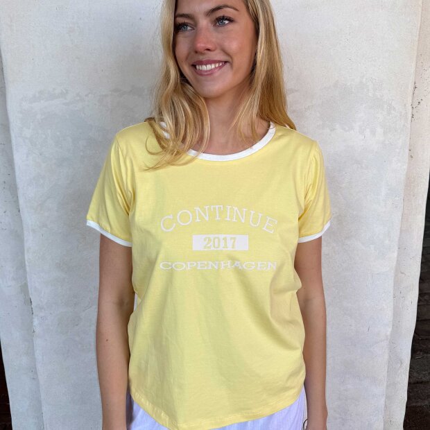 CONTINUE COPENHAGEN - DEA T-SHIRT | YELLOW