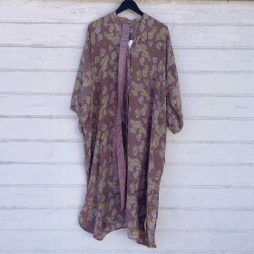 RELOVE AND ROSES - NELLY KJOLE | STØVET LILLA