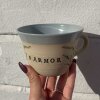 STINEMEI KERAMIK - PERSONLIG KOP M/HANK | FARMOR/BLÅ/SOMMERFUGL BUSK
