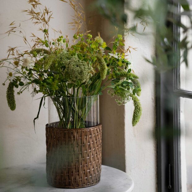 ERNST - VASE I MØRK KURV