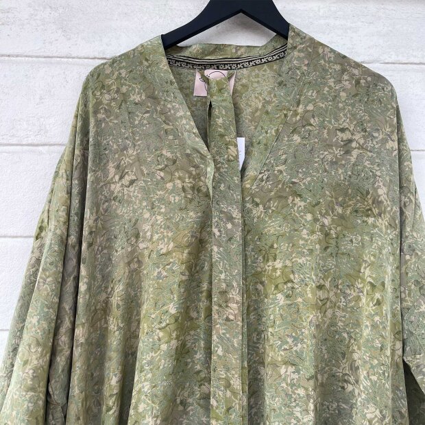 RELOVE AND ROSES - NELLY KJOLE | OLIVE
