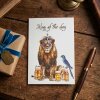 VANILLA FLY - LYKØNSKNINGSKORT | KIND OF THE DAY - LION