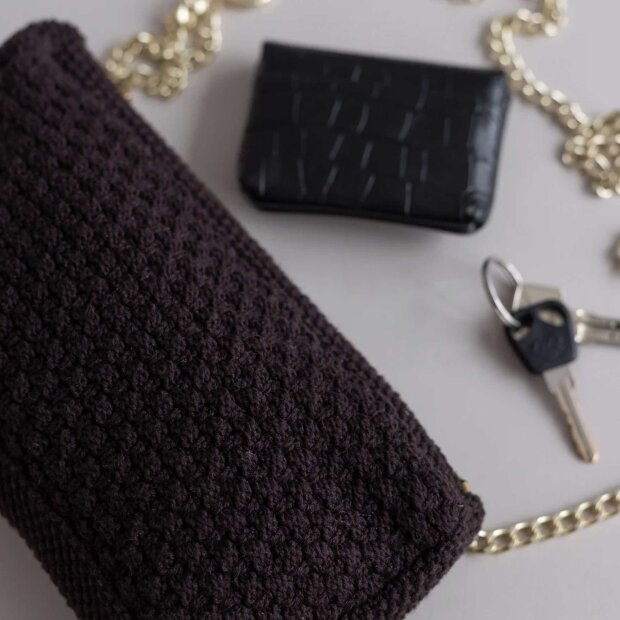 BY LOHN - KNITTED CLUTCH CROSSBODY CHAIN | CHOCLATE