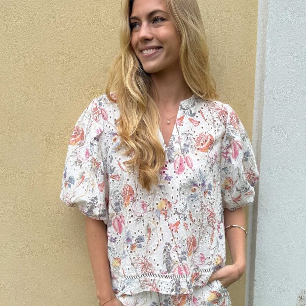 CONTINUE COPENHAGEN - KATARINA BLUSE | PRINT EMBRODERY