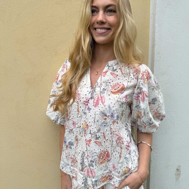 CONTINUE COPENHAGEN - KATARINA BLUSE | PRINT EMBRODERY